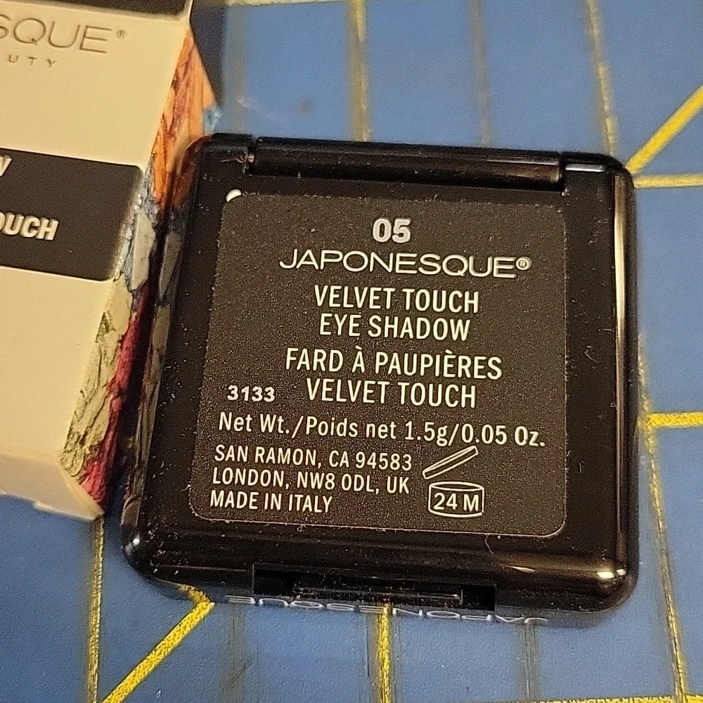 Japonesque Velvet Touch Eye Shadow - 05 Teinte New In Box